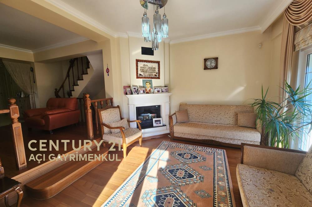 Zekeriyaköy Doğa Evlerinde Büyük Bahçeli Kiralık Villa