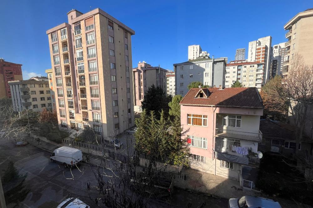 Ataşehir, Novada AVM'ye Yürüme Mesafesinde, Satılık Balkonlu 3+1