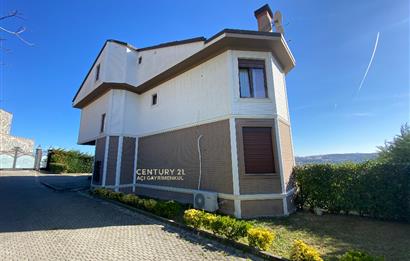 Zekeriyaköy ‘de Muhteşem Lokasyonda  Tam Müstakil Satılık Villa