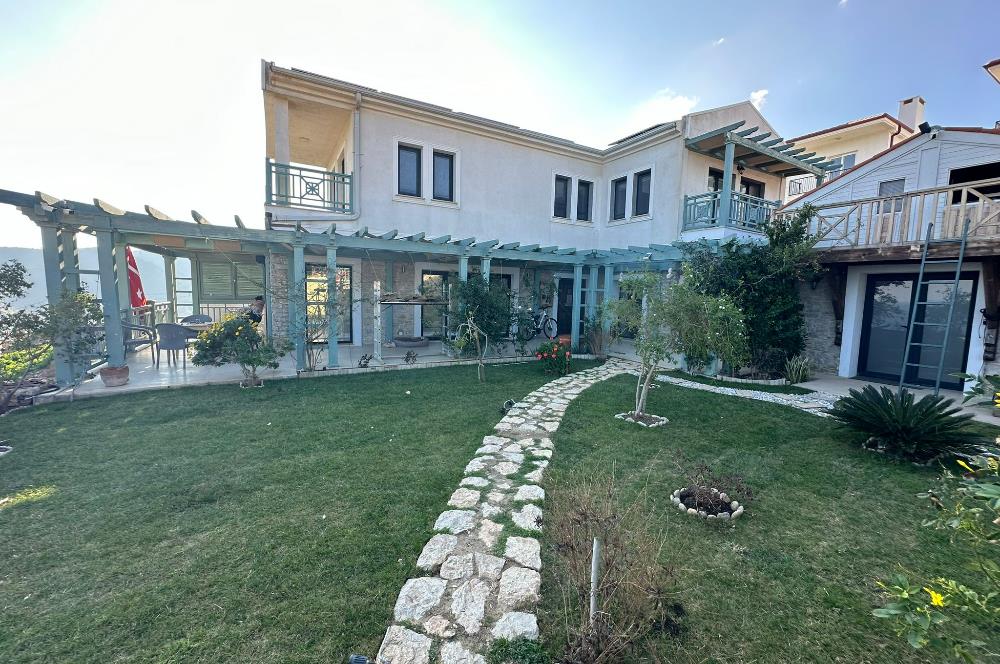 Datça palamutbükü'nde eşsiz manzaralı satılık villa