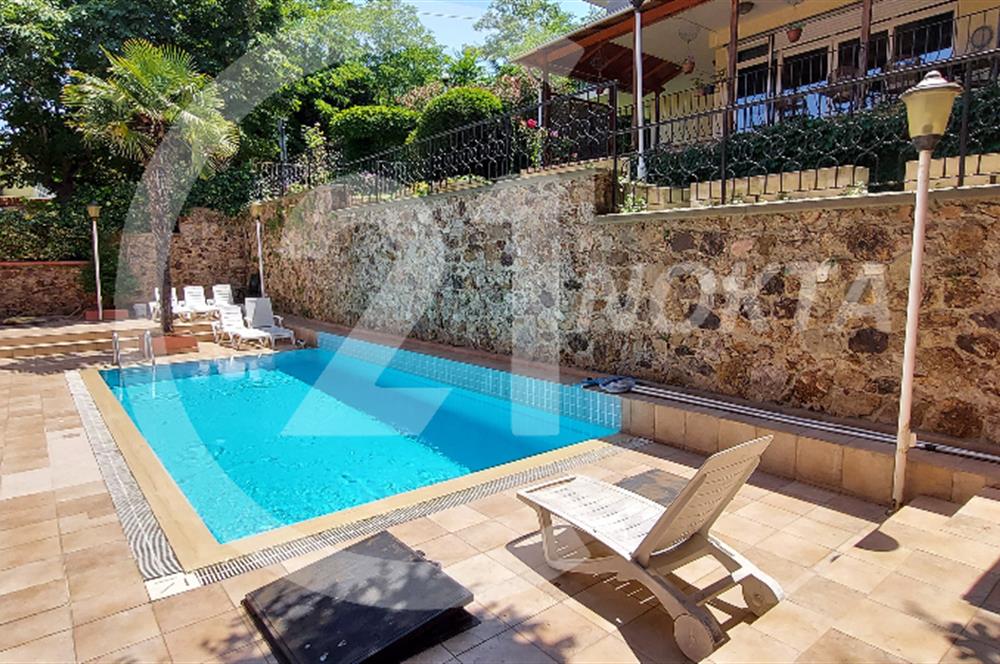 BÜYÜKADA MADENDE YÜZME HAVUZLU DENİZ MANZARALI 3+1 130 m2