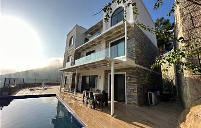 Bodrum Torbada Deniz Manzaralı Özel Havuzlu 5+1 Müstakil Villa