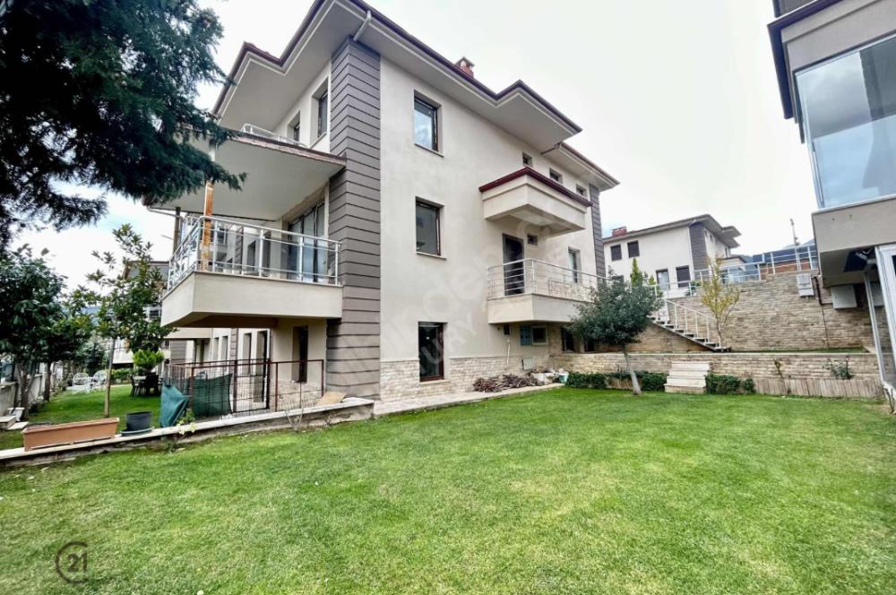 Çisem Konutları'nda Satılık İkiz Villa