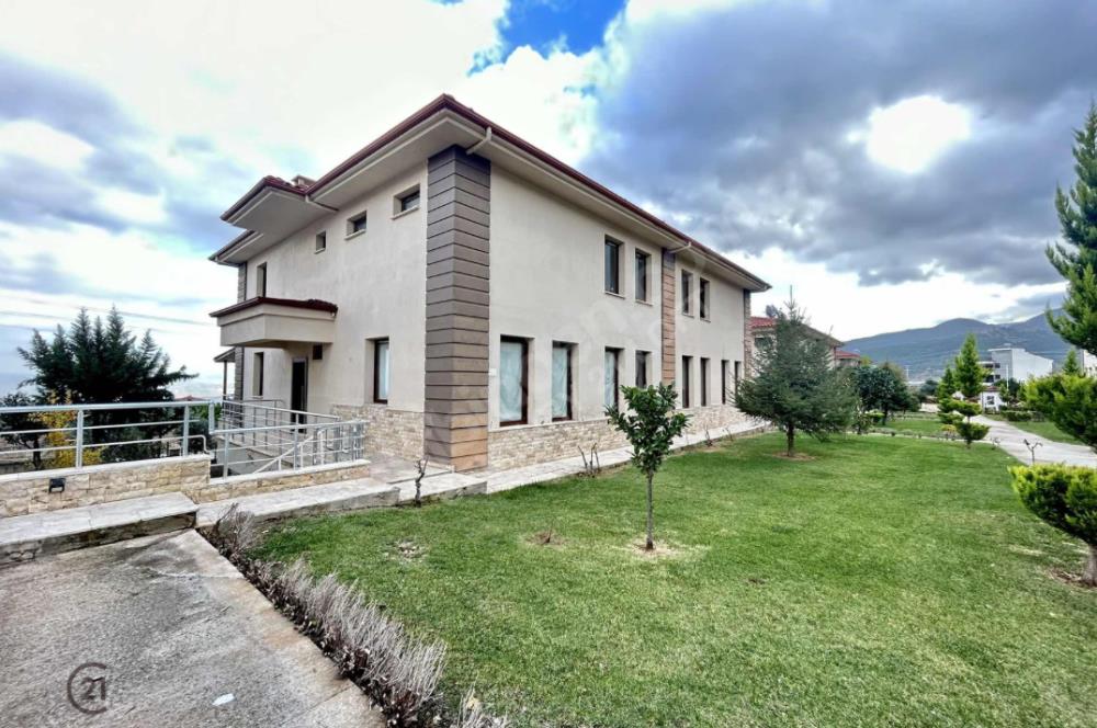 Çisem Konutları'nda Satılık İkiz Villa