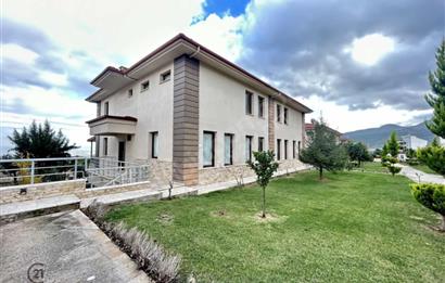 Çisem Konutları'nda Satılık İkiz Villa