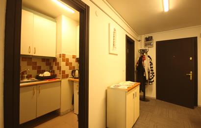BAHARİYE CAD. GÜVENLİKLİ ve K. OTOPARKLI BİNADA BOŞ OFİS