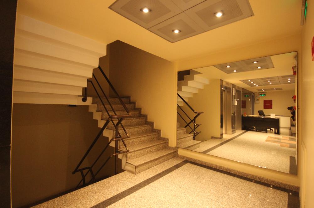 BAHARİYE CAD. GÜVENLİKLİ ve K. OTOPARKLI BİNADA BOŞ OFİS
