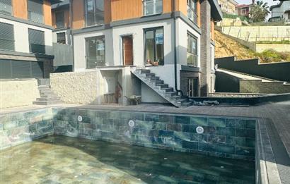 Şile Merkezde Lotus Evlerinin Önü Açık Manzaralı Havuzlu En prestijli Villası