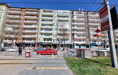 Sivas Caddesi Alpaslan Tramvay Durağı Karşısı Satılık 3+1 Daire