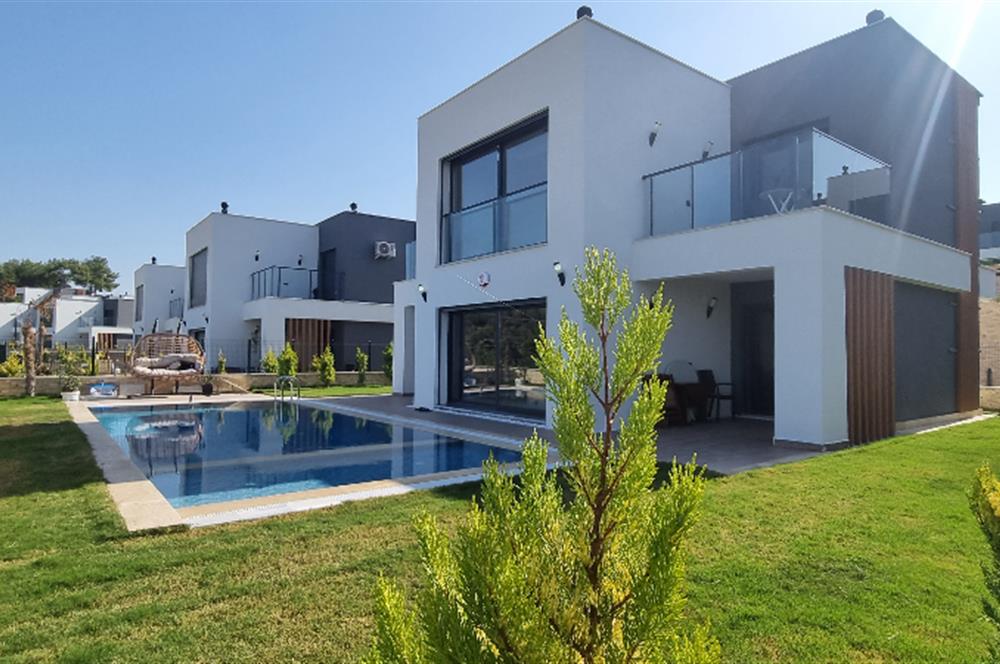 Experience the pinnacle of luxury living with this stunning villa in Kuşadası İkiçeşmelik
