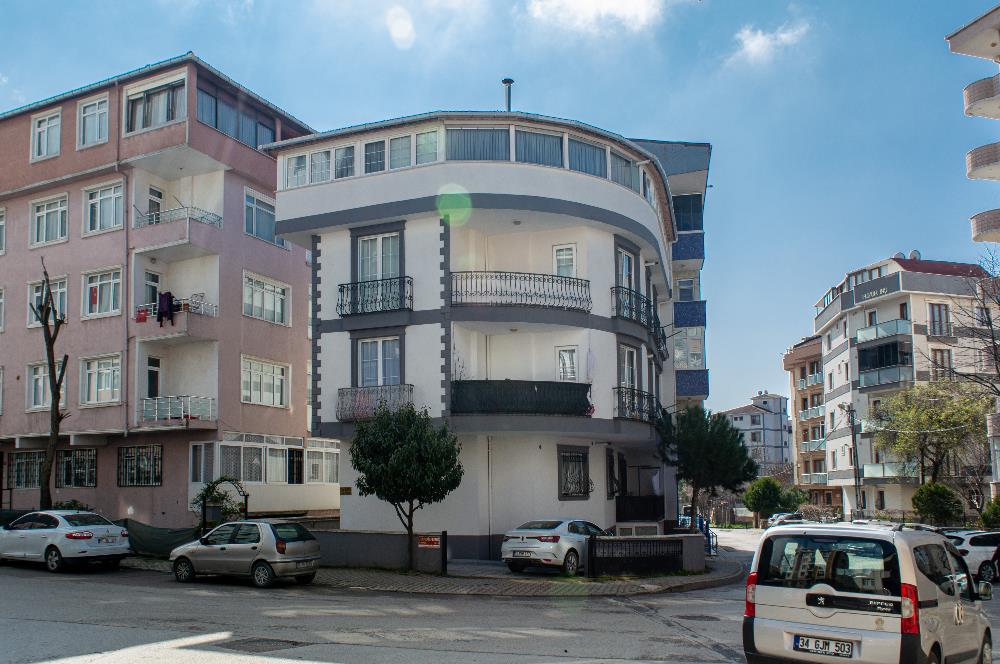 Fantastic Investment Opportunity in Kartal Orta Mahallesi! 1 Basement + 5-Storey Building Built in 2009 Awaits You!