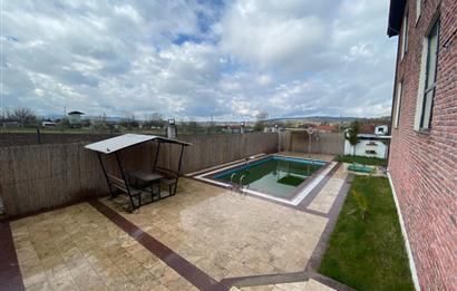 Sakarya Söğütlü'de Hamam, Havuz ve Kış Bahçeli 6+2 Satılık Villa