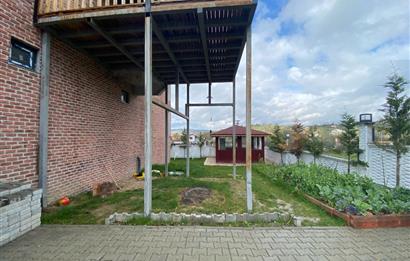 Sakarya Söğütlü'de Hamam, Havuz ve Kış Bahçeli 6+2 Satılık Villa