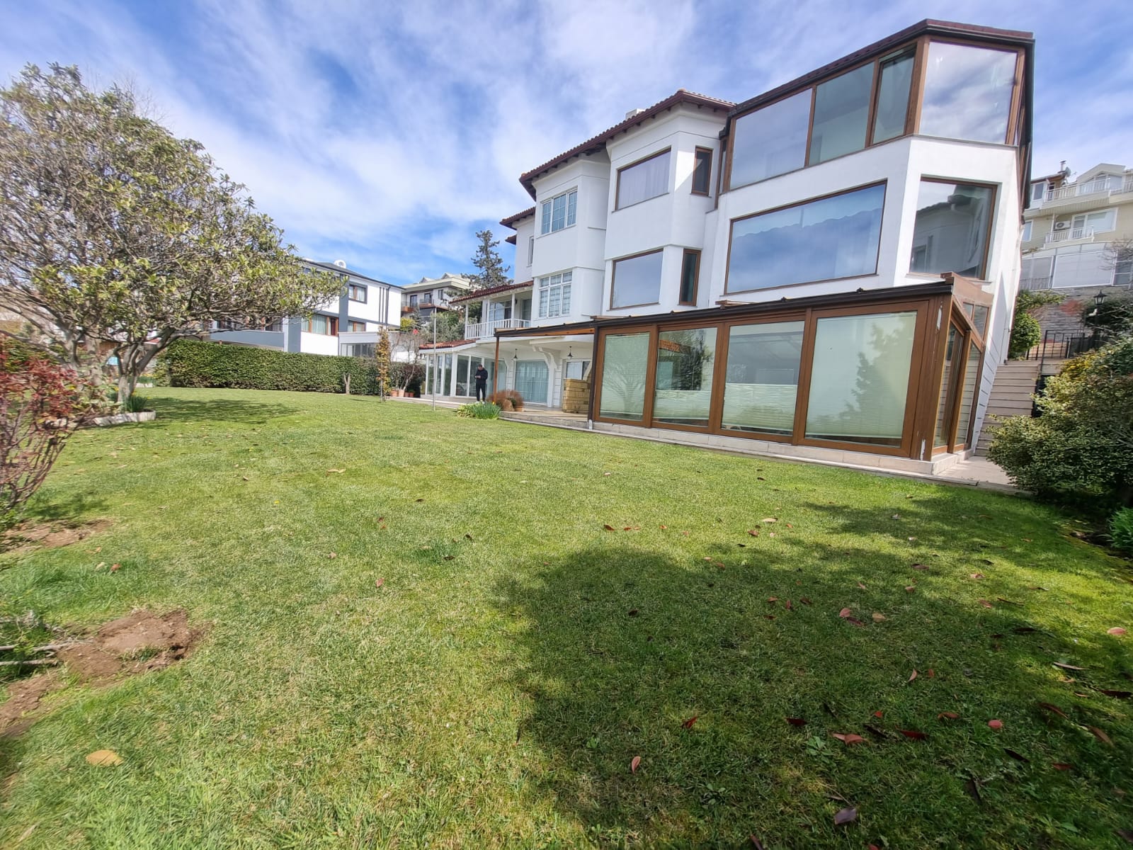 BEYLİKDÜZÜ GÜRPINAR SİTE İÇİ DENİZ MANZARALI 8 + 4 SATILIK VİLLA