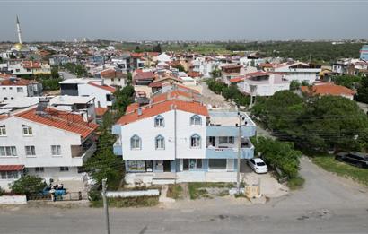 Öğretmenler Mahallesi'nde Satılık 2 Dükkan 2 Daire Komple Bina