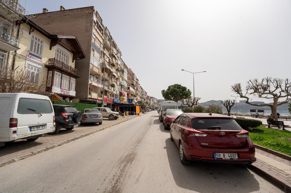 C21 Cius; Gemlik Balıkpazarı Sahilde 2+1 Deniz Manzaralı Köşe Daire