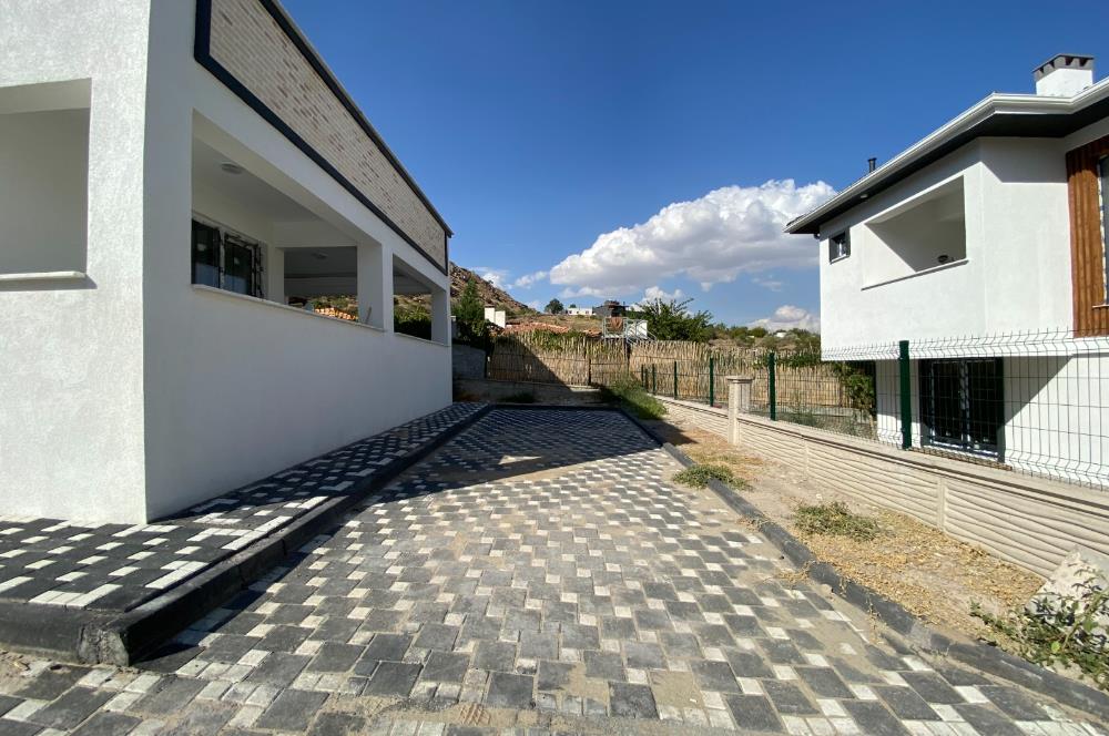 Altınoluk Mah.de Site İçerisinde Manzaralı 4+1 Satılık Villa