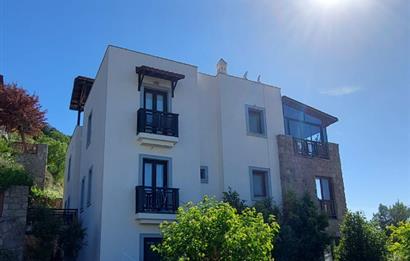 Bodrum-Gürece 3+1 havuzlu site içinde bahçe katı satılık daire