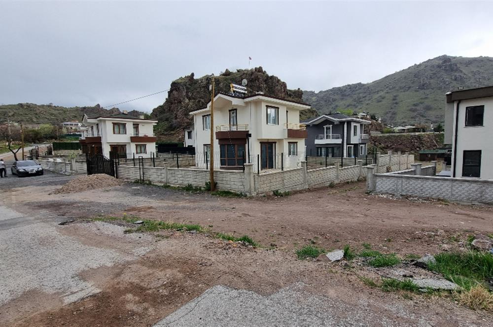 Kazım Karabekir Mahallesi'nde Satılık Eşyalı 4+1 Villa