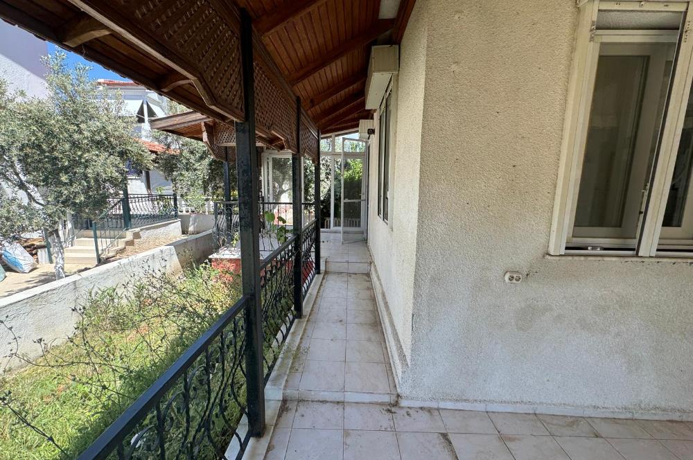 Çandarlı Asnur Sitesi'nde Satılık 3+1 Villa