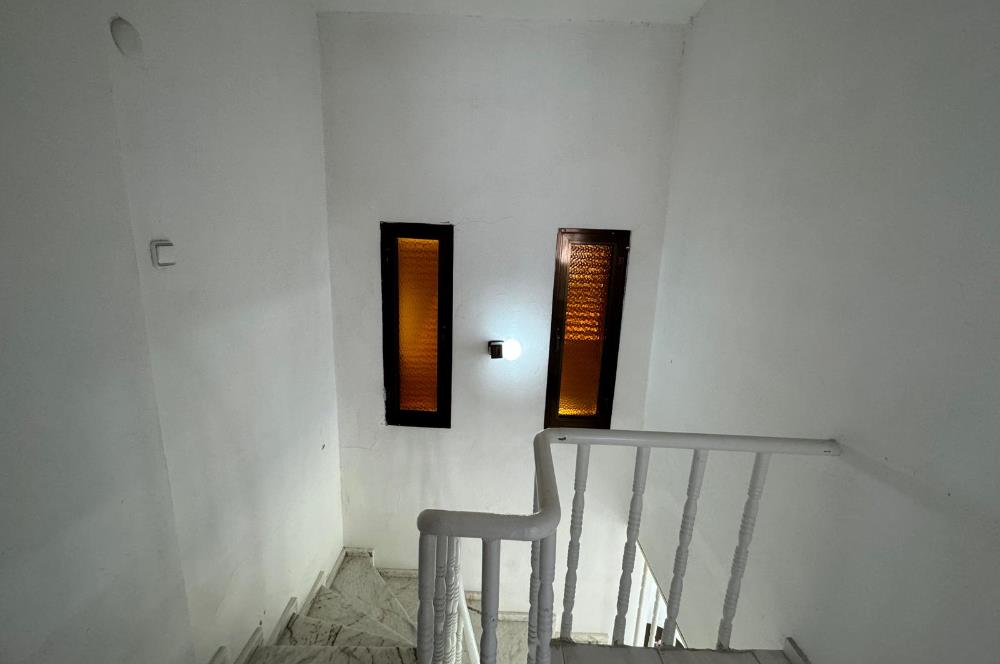 Çandarlı Asnur Sitesi'nde Satılık 3+1 Villa