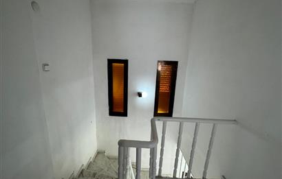 Çandarlı Asnur Sitesi'nde Satılık 3+1 Villa