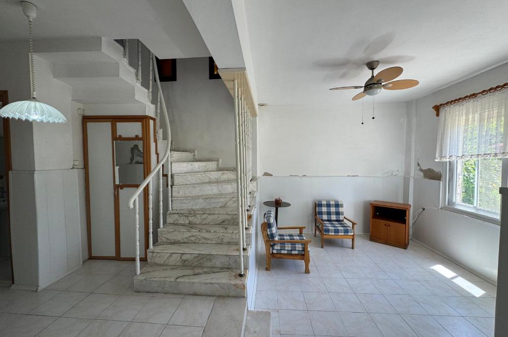 Çandarlı Asnur Sitesi'nde Satılık 3+1 Villa