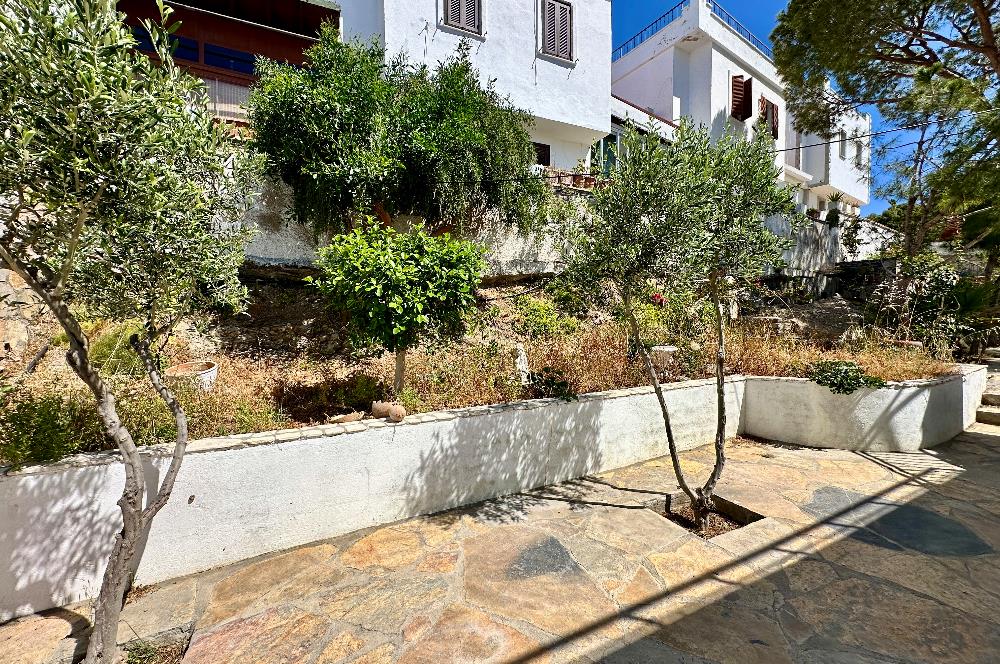 Bodrum Gümüşlük`te Mavi Rüya Sitesi'nde İçi Yapılı Satılık Villa