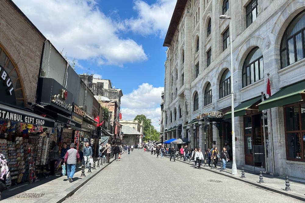 TARİH KOKAN BİR MÜLK KÜRKÇÜ HAN AVLUDA SATILIK DÜKKAN