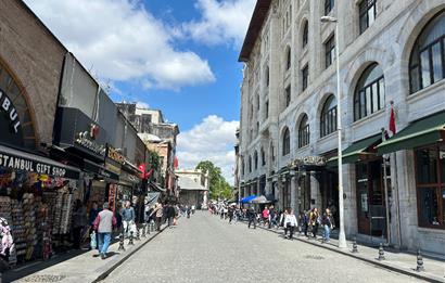 TARİH KOKAN BİR MÜLK KÜRKÇÜ HAN AVLUDA SATILIK DÜKKAN