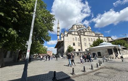 TARİH KOKAN BİR MÜLK KÜRKÇÜ HAN AVLUDA SATILIK DÜKKAN