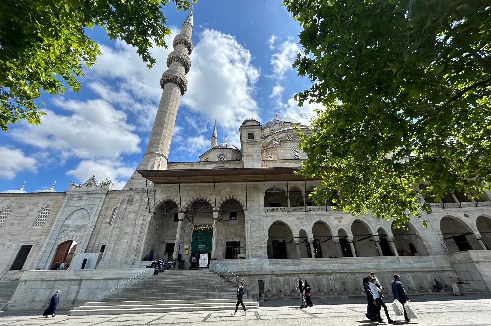 TARİH KOKAN BİR MÜLK KÜRKÇÜ HAN AVLUDA SATILIK DÜKKAN