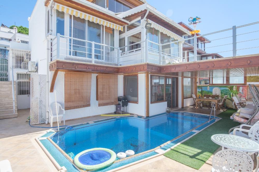 Bitez-Bodrum deniz manzaralı,müstakil havuzlu 5+1 satılık tripleks villa