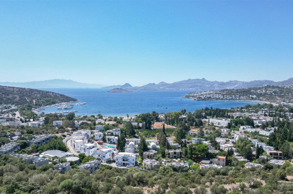 Bitez-Bodrum deniz manzaralı,müstakil havuzlu 5+1 satılık tripleks villa