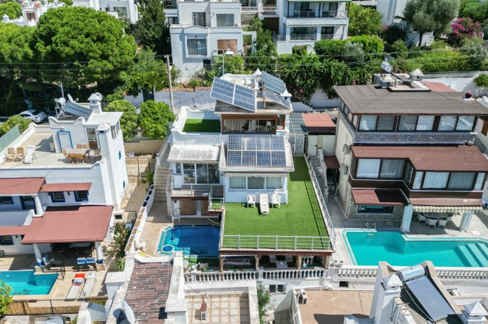 Bitez-Bodrum deniz manzaralı,müstakil havuzlu 5+1 satılık tripleks villa