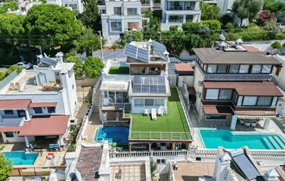 Bitez-Bodrum deniz manzaralı,müstakil havuzlu 5+1 satılık tripleks villa