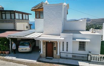 Bitez-Bodrum deniz manzaralı,müstakil havuzlu 5+1 satılık tripleks villa