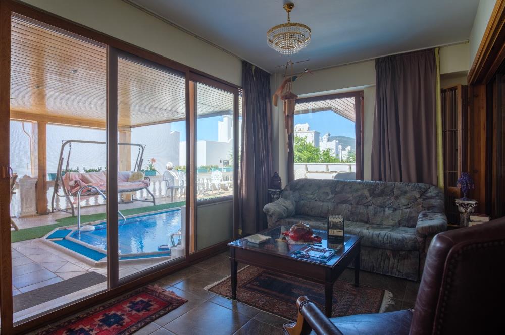 Bitez-Bodrum deniz manzaralı,müstakil havuzlu 5+1 satılık tripleks villa