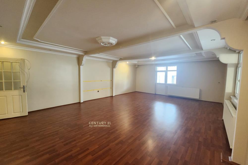 Bahçeköyde Büyük Teraslı 4+1 Kiralık Daire