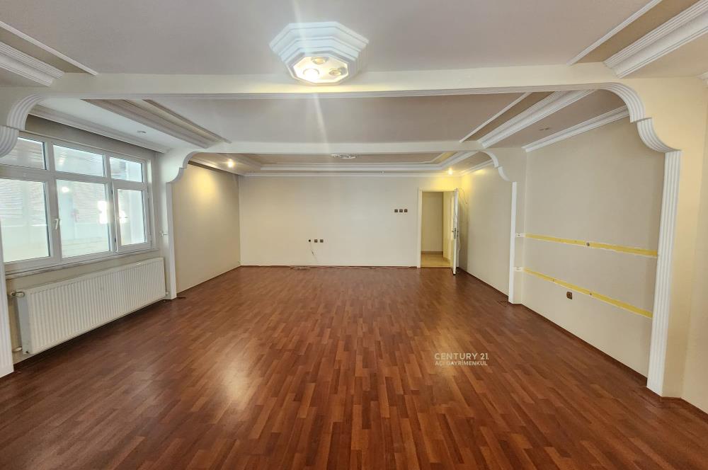 Bahçeköyde Büyük Teraslı 4+1 Kiralık Daire