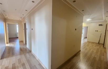 Bahçeköyde Büyük Teraslı 4+1 Kiralık Daire