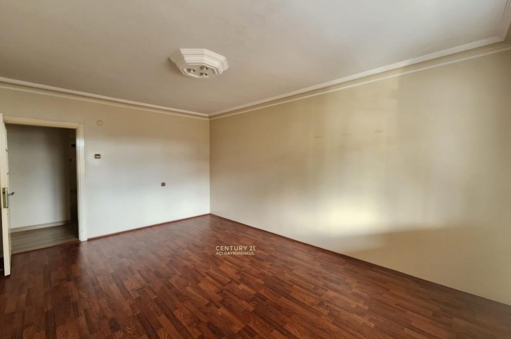 Bahçeköyde Büyük Teraslı 4+1 Kiralık Daire