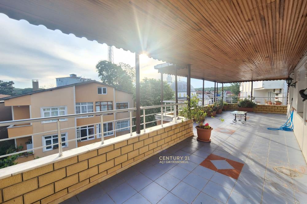 Bahçeköyde Büyük Teraslı 4+1 Kiralık Daire