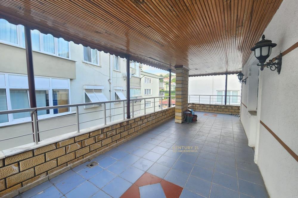 Bahçeköyde Büyük Teraslı 4+1 Kiralık Daire
