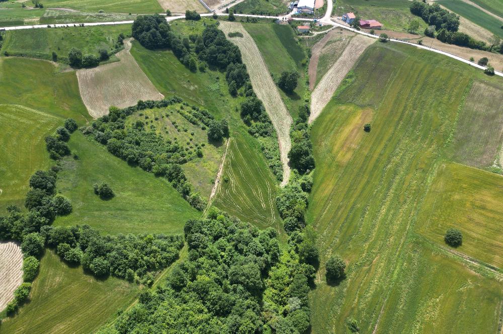 Kocaeli Derince Geredeli Doğayla iç içe 7.488m2 Satılık %5 imarlı Arazi