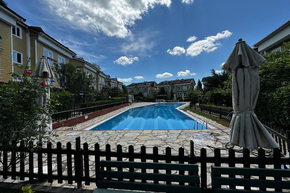 GreenLand Villaları Çekmeköy Sitesinde 4+2 320 m2 Triplex Villa