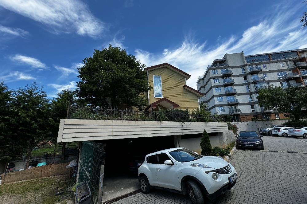 GreenLand Villaları Çekmeköy Sitesinde 4+2 320 m2 Triplex Villa