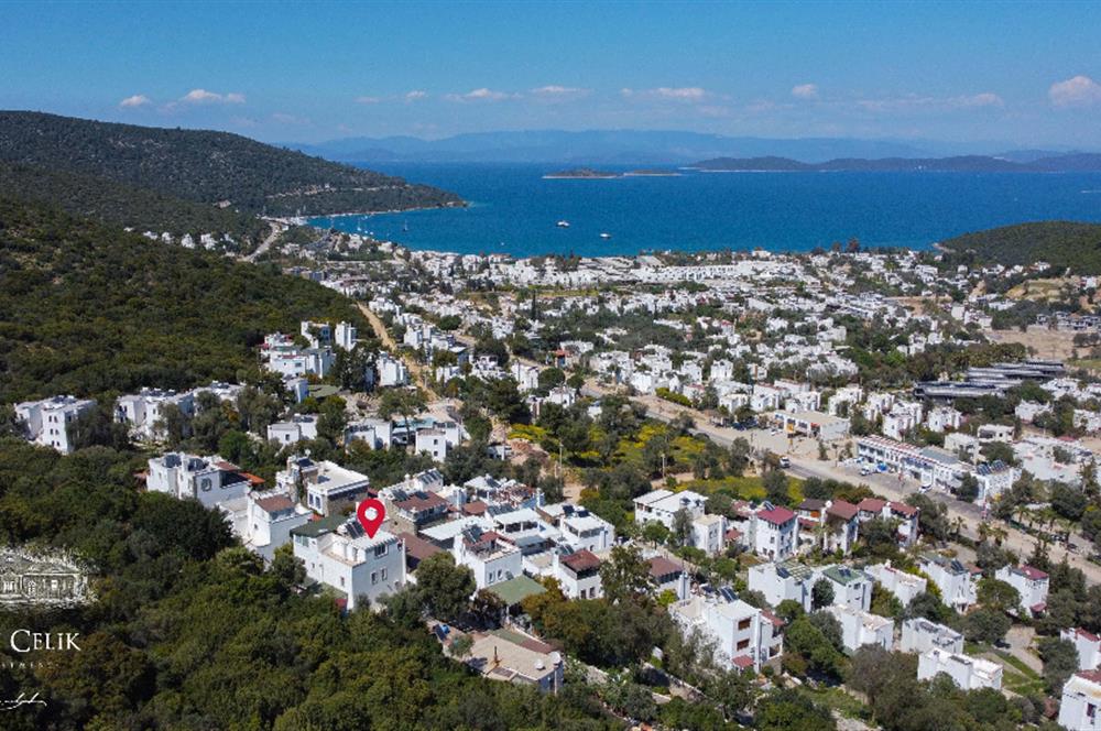 Bodrum Torba Bölgesinde 4+1 Deniz Manzaralı Tripleks Villa