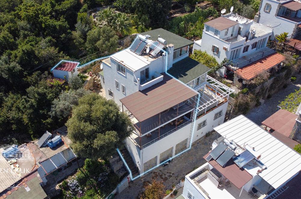 Bodrum Torba Bölgesinde 4+1 Deniz Manzaralı Tripleks Villa