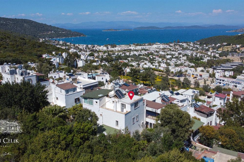 Bodrum Torba Bölgesinde 4+1 Deniz Manzaralı Tripleks Villa